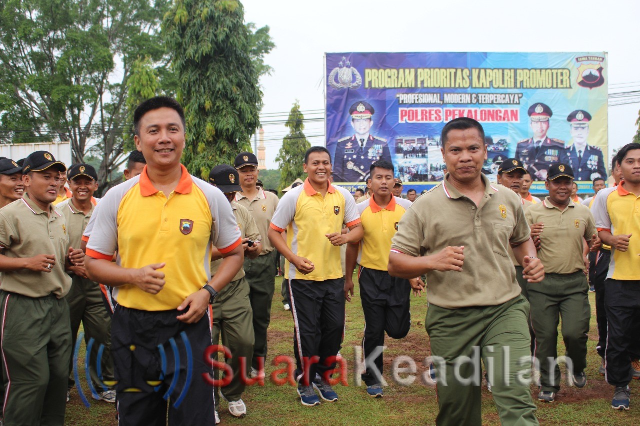 Kebersamaan Plus Jaga Kebugaran, TNI – Polri Gelar Olahraga Bersama