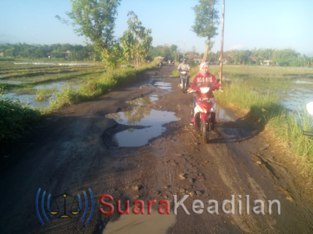 Warga Keluhkan Jalan Ketapang-Sukodono Rusak Parah