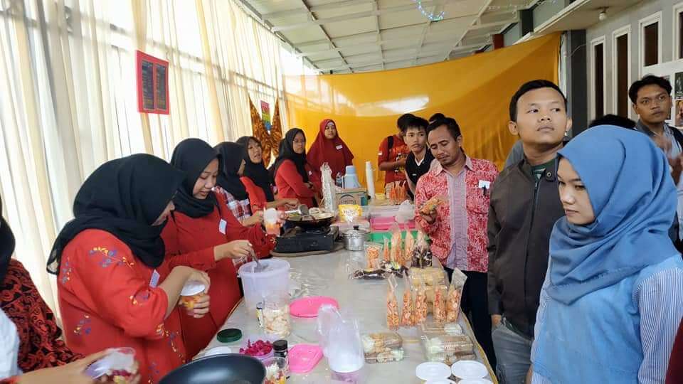 Culinary Bazar STEKOM Weleri, sarana mahasiswa untuk belajar berwirausaha