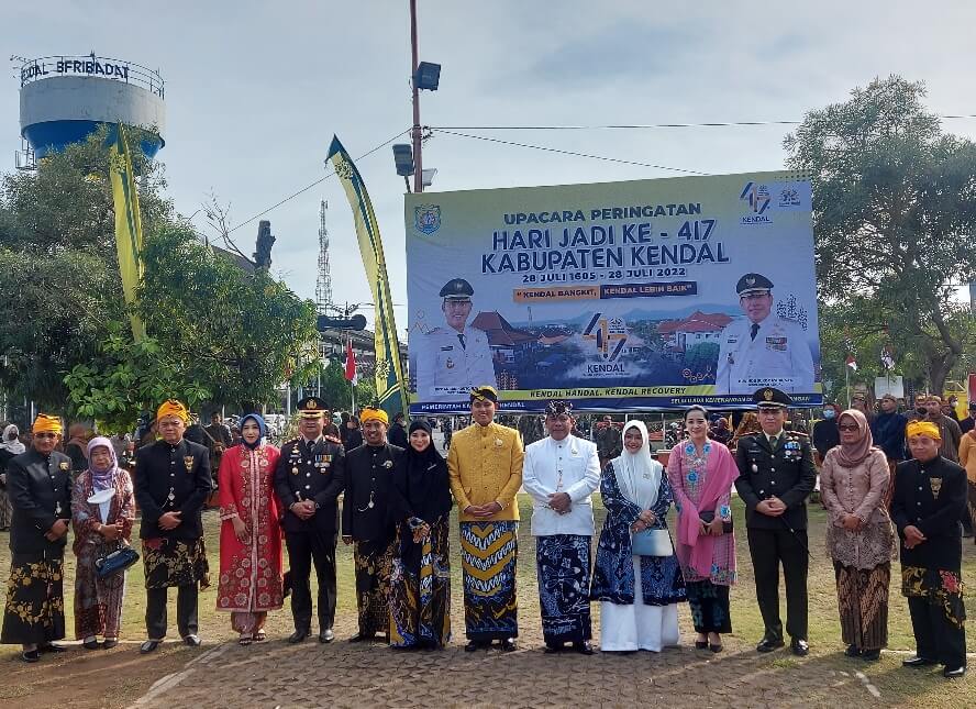 Upacara HUT Ke-417, Pejabat Dikirab Pakai Pakaian Adat Kendal