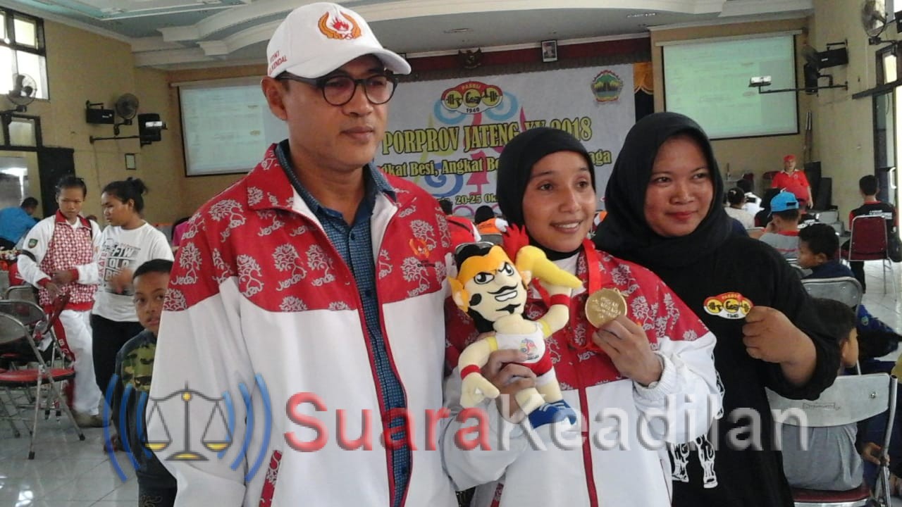 Atlet Lompat Jangkit-Angkat Besi Sukses Raih Emas