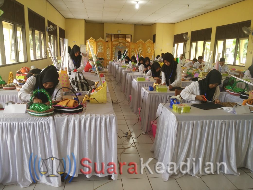 Santri Ponpes AL Falah Dibekali Buat Hantaran
