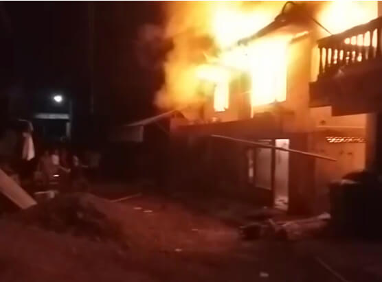 Rumah Disamping Pasar Cepiring Terbakar, Warga Panik Khawatir Merembet Ke Pasar