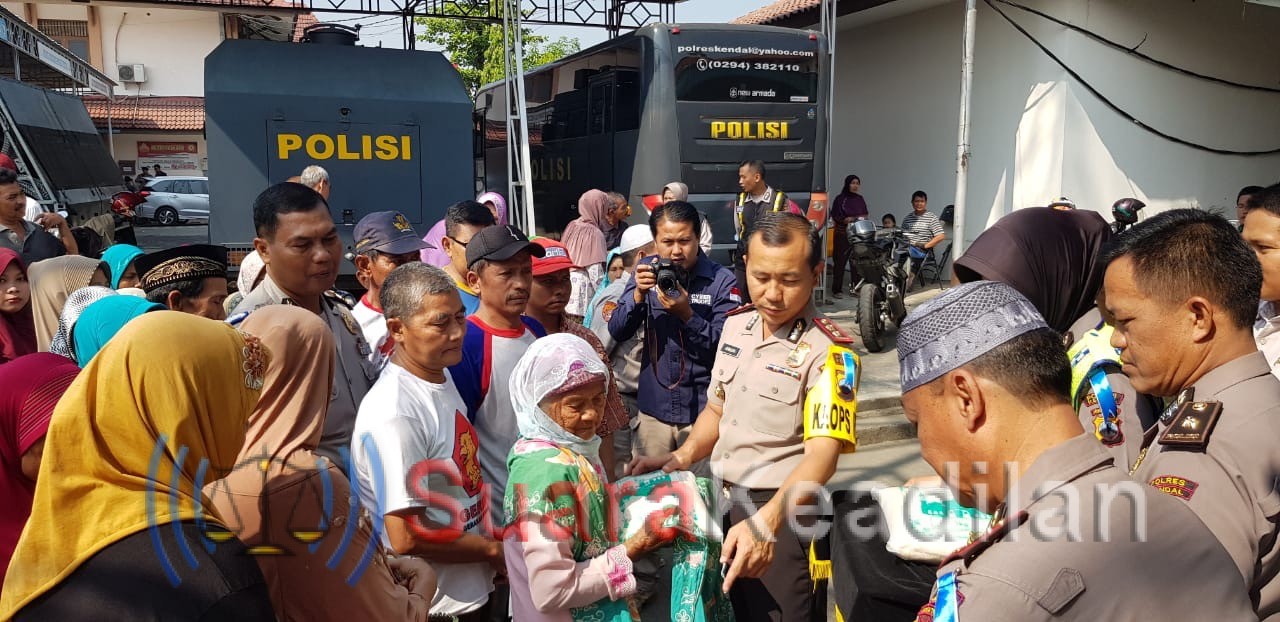 Zakat Anggota Polres Kendal Bagikan Ke 416 Warga