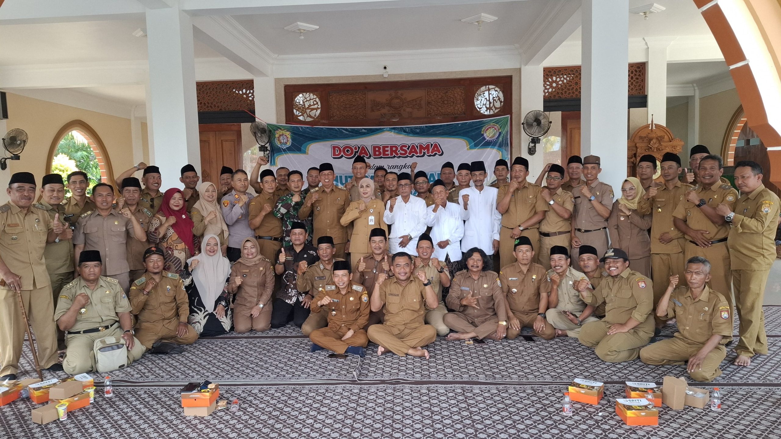 Peringati Hari Jadi Paguyuban Kades Ke-4, Bupati Hingga Tomas Diajak Ziarah Ke Makam Bupati Kendal Ke-10