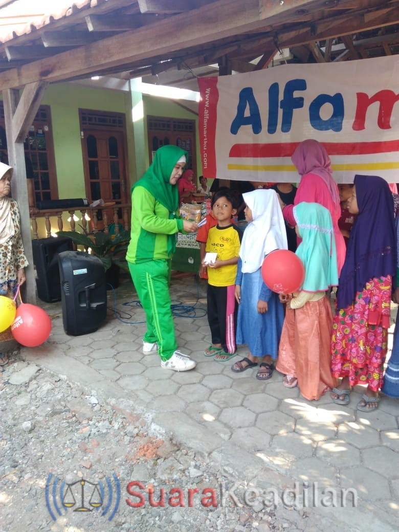 Tim Penggerak PKK Ngampel Kulon-Alfamart Santuni Anak Yatim