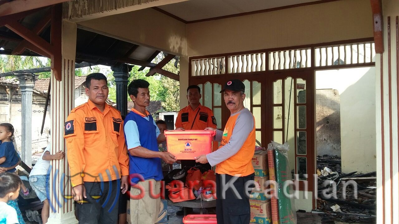 BPBD Kendal Bantu Korban Kebakaran di Sidomulyo