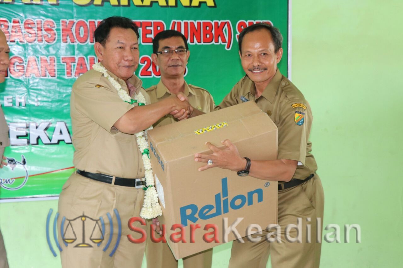 Jelang Pelaksanaan UNBK Walikota Serahkan 436 Komputer