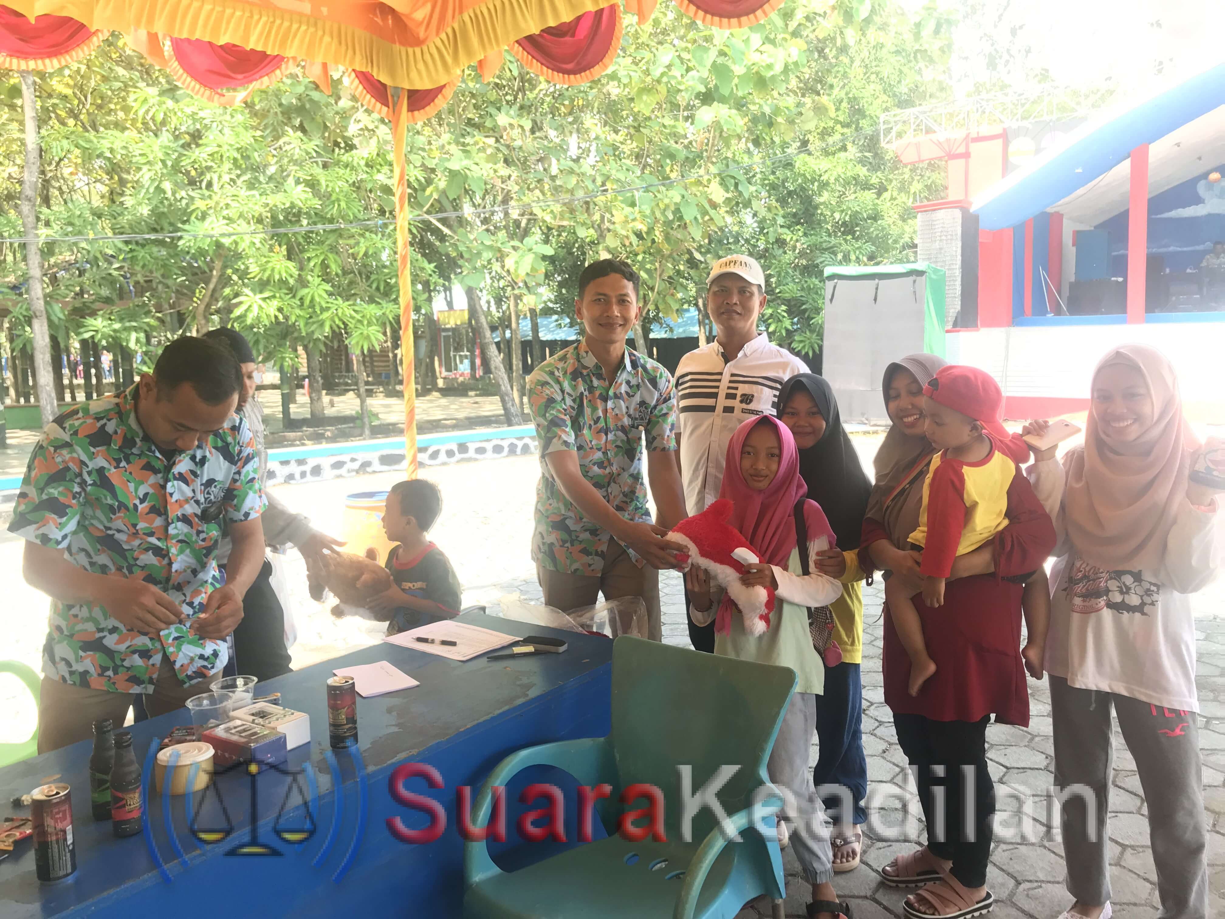 Pantai Cahaya Bagikan Motor Setiap Hari Ke Pengunjung
