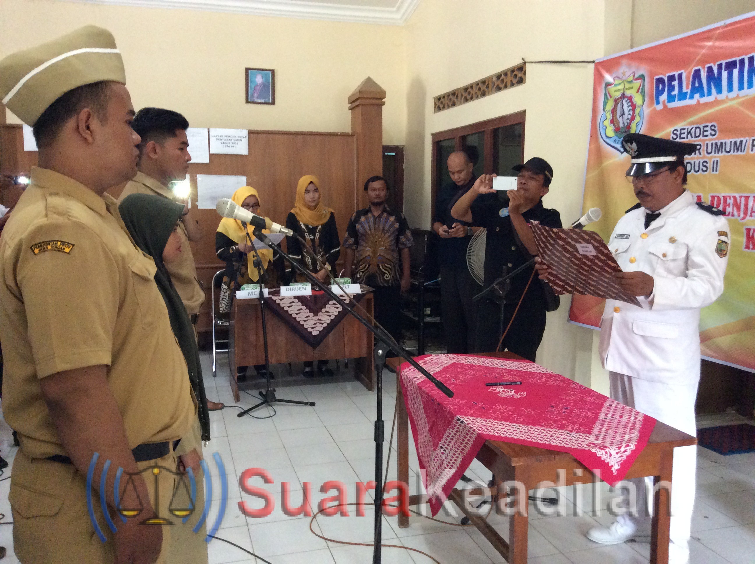 Kades Penjalin Lantik Tiga Perangkat Desa Baru