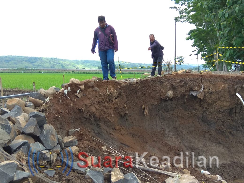 Jalan Kertomulyo – Tunggulsari Putus Akibat Longsor