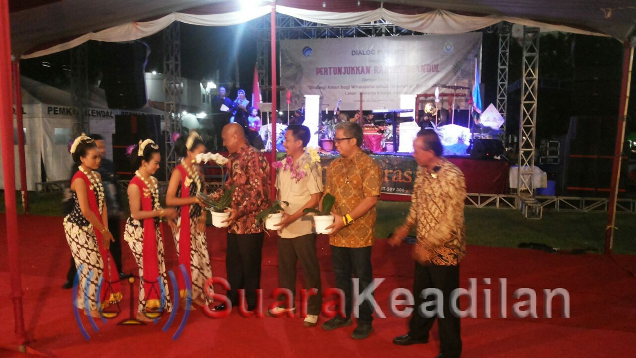 Sudah Saatnya Masyarakat Kembangkan Bisnis Online