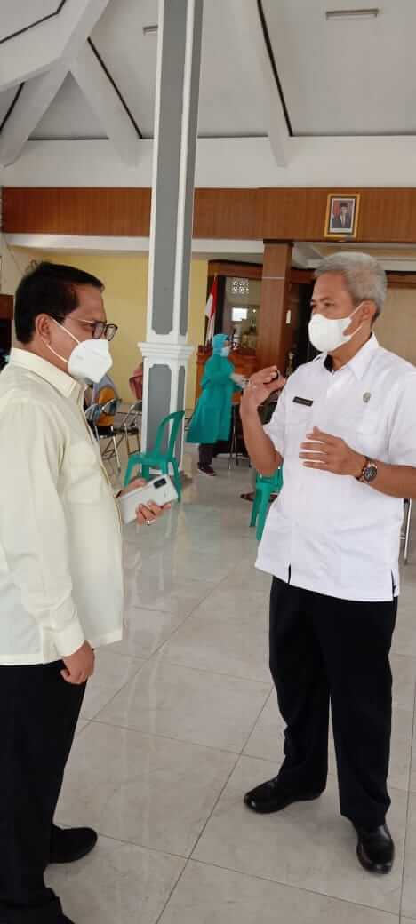 Turun Ke Dapil, Mujib Rohmat Pantau Vaksinasi Hingga Bantu Warga Isoman