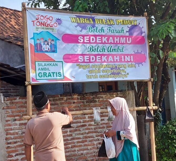 Cara Warga Bulak, Bantu Tetangga Terdampak Covid-19 Dengan Sedekah