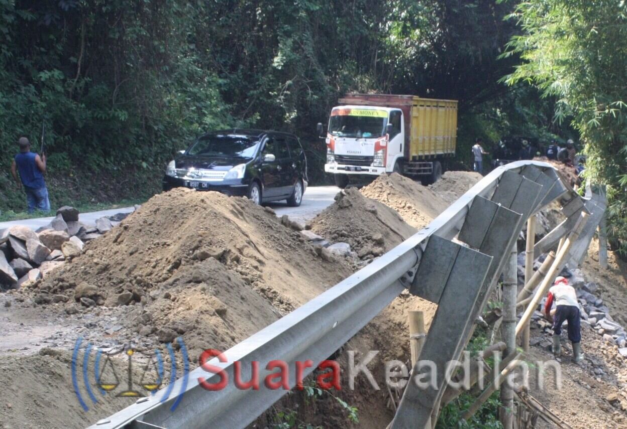 Talut Jalan Alternatif Kendal-Temanggung Longsor