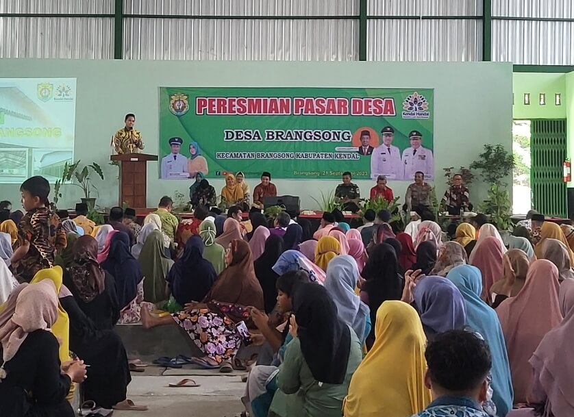 Resmikan Pasar Desa Brangsong, Bupati Minta Dijaga Kebersihan Dan Kenyamanan