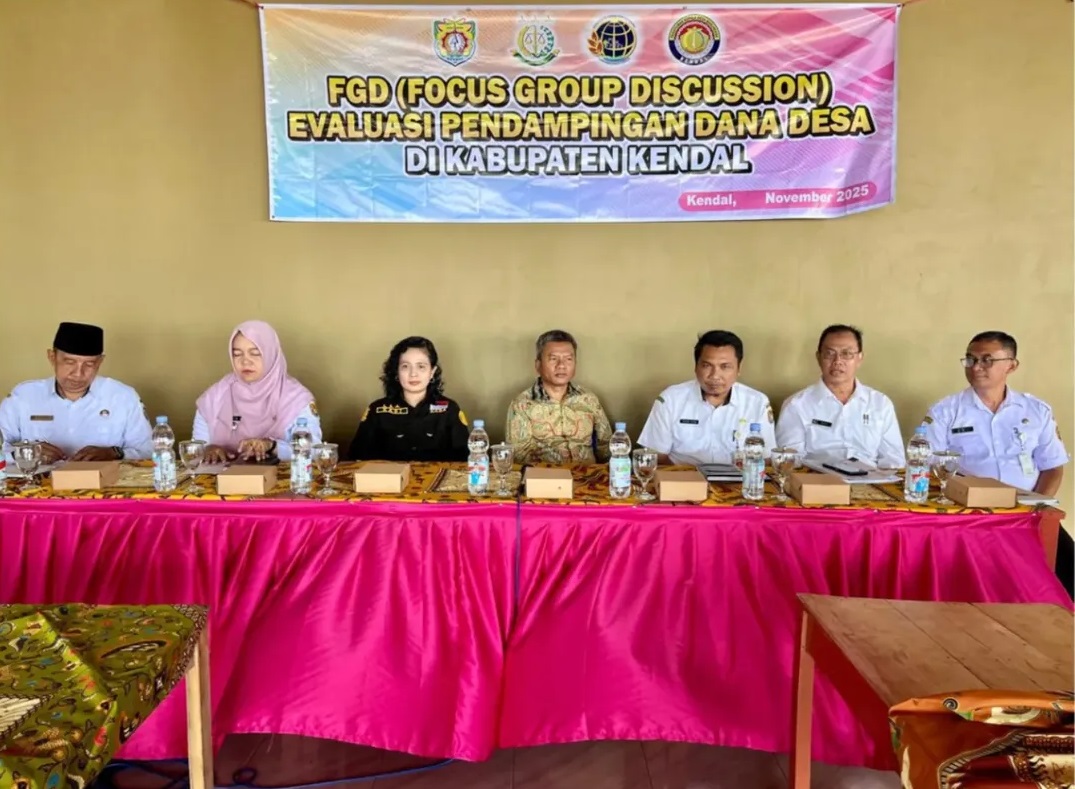 Kepala Subbagian Tata Usaha, Kepala Seksi Penetapan Hak dan Pendaftaran dan Kepala Seksi Penataan dan Pemberdayaan Kantor Pertanahan Kabupaten Kendal menghadiri Focus Group Discussion (FGD) Evaluasi Pendampingan Dana Desa.