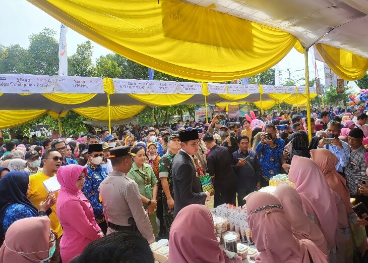 Warga Serbu Pasar Murah Pemkab Kendal