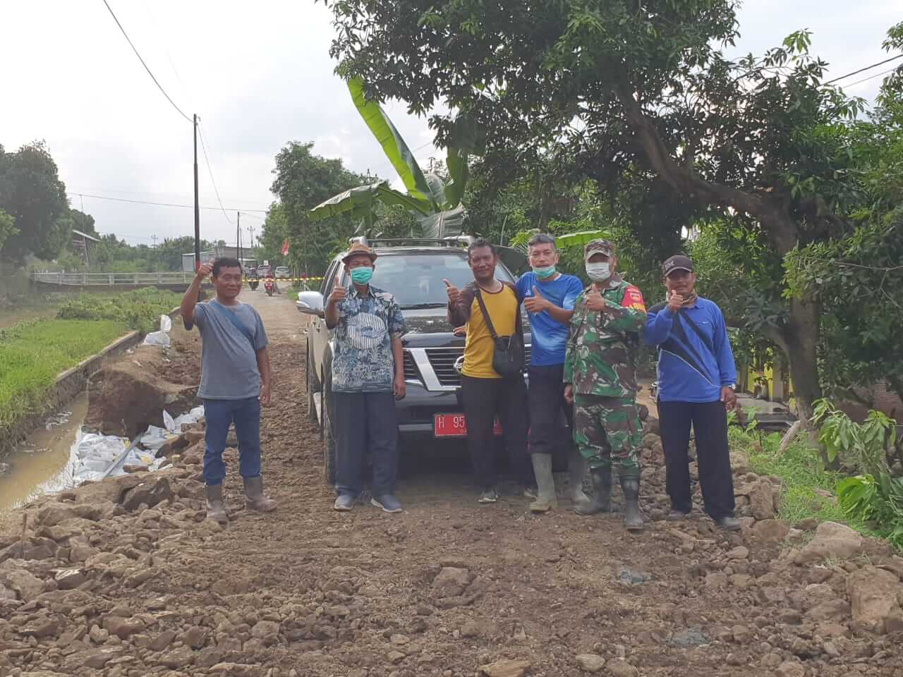 Kurang Dari 24 Jam, Tanggul Desa Blorok Yang Jebol Sudah Bisa Dilewati