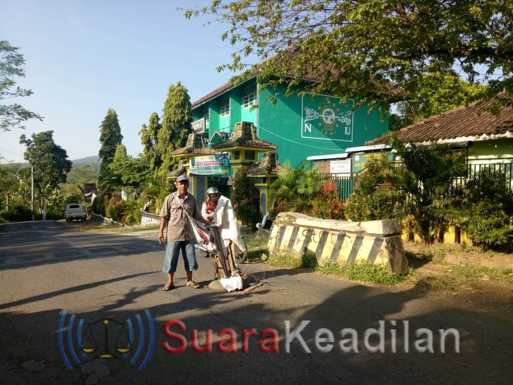 Berlubang, Jalan Lingkar Selatan Sukorejo Bahayakan Pengendara