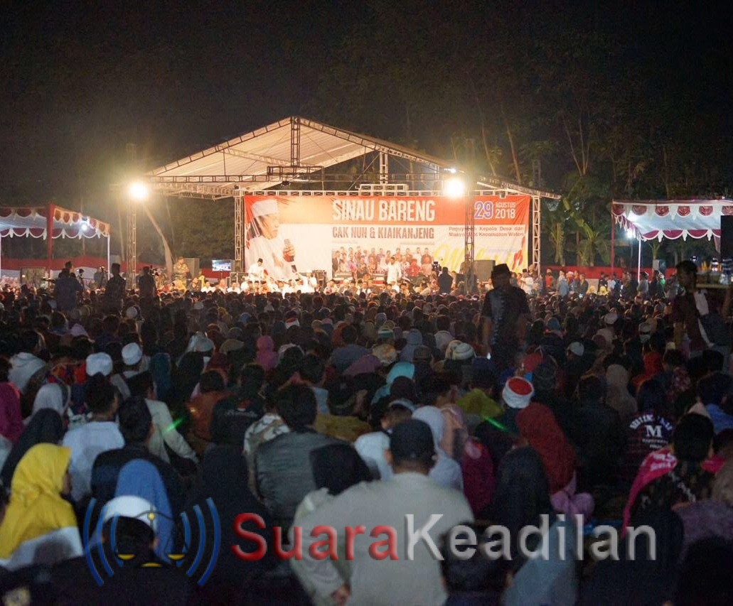 Puluhan Ribu Jamaah Dari Berbagai Daerah Ikut Sinau Bareng Cak Nun