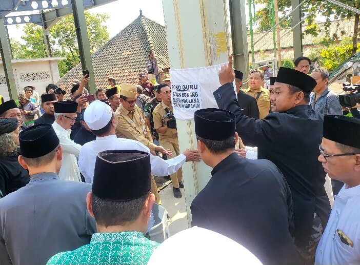 Pemasangan Soko Guru Masjid Agung Kendal, Disaksikan Para Kiai Sepuh