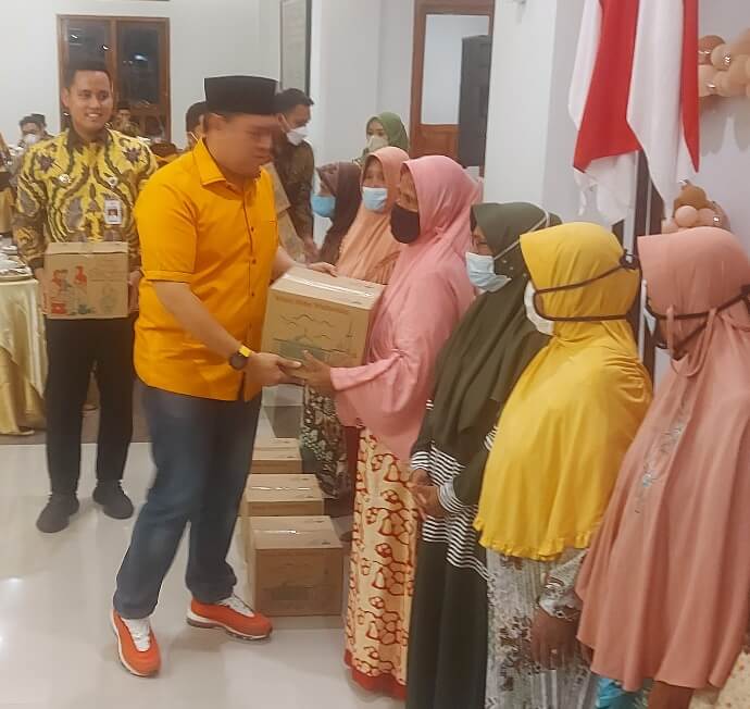 Kosgoro Bagikan 8000 Paket Sembako, Sekaligus Sosialisasikan Airlangga Hartarto Capres 2024