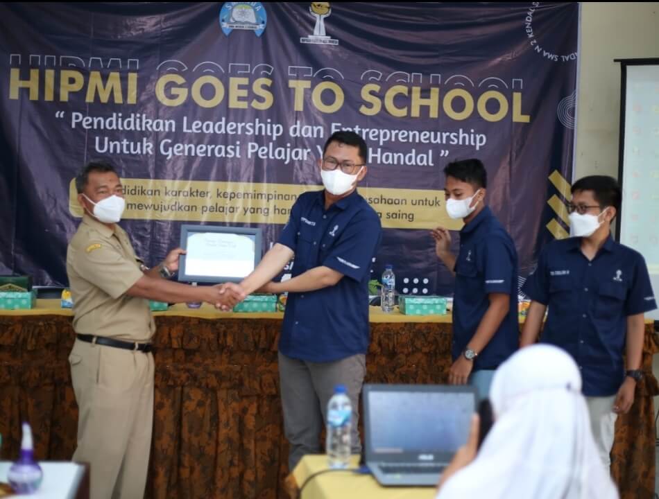 Siswa Smanda Kendal Dilatih Leadership Dan Entrepreneur