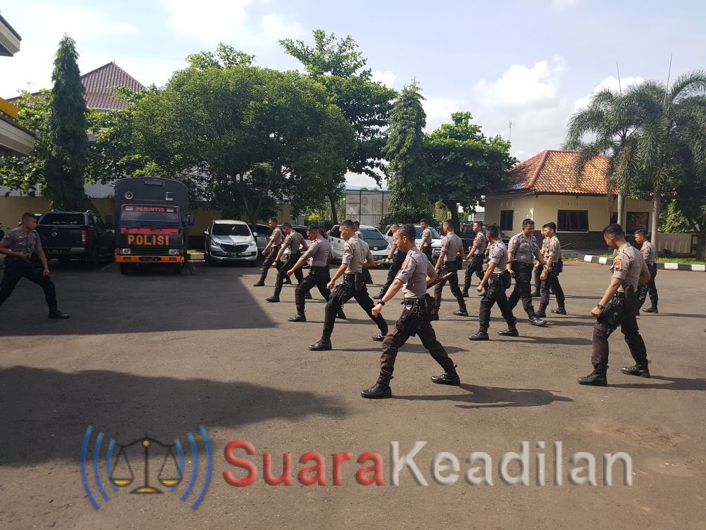 Tingkatkan Kemampuan, Dalmas Sat Sabhara Polres Pekalongan Gelar Latihan Tongkat T