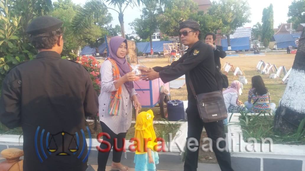 PGN Kendal Bagikan 500 Takjil Ke Masyarakat Kendal