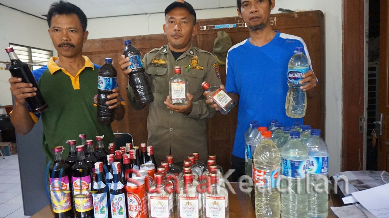Antisipasi Kriminimalitas, Satpol PP Razia Ratusan Botol Miras