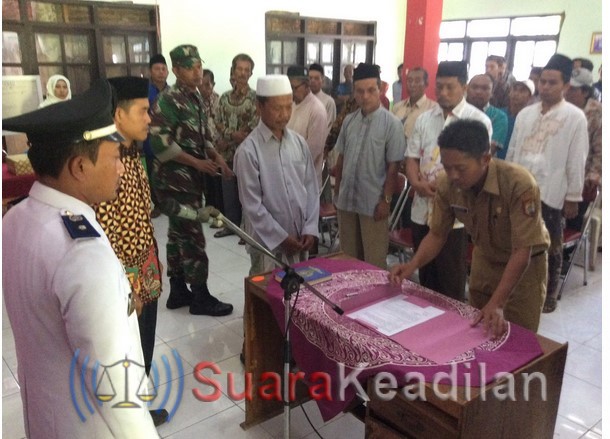 Kades Tambaksari Lantik Sekdes Terpilih