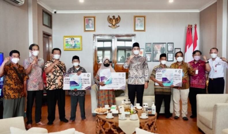 CSR PT BPR BKK Se-Jateng Bantu Rehab 3 Rumah Tidak Layak Huni