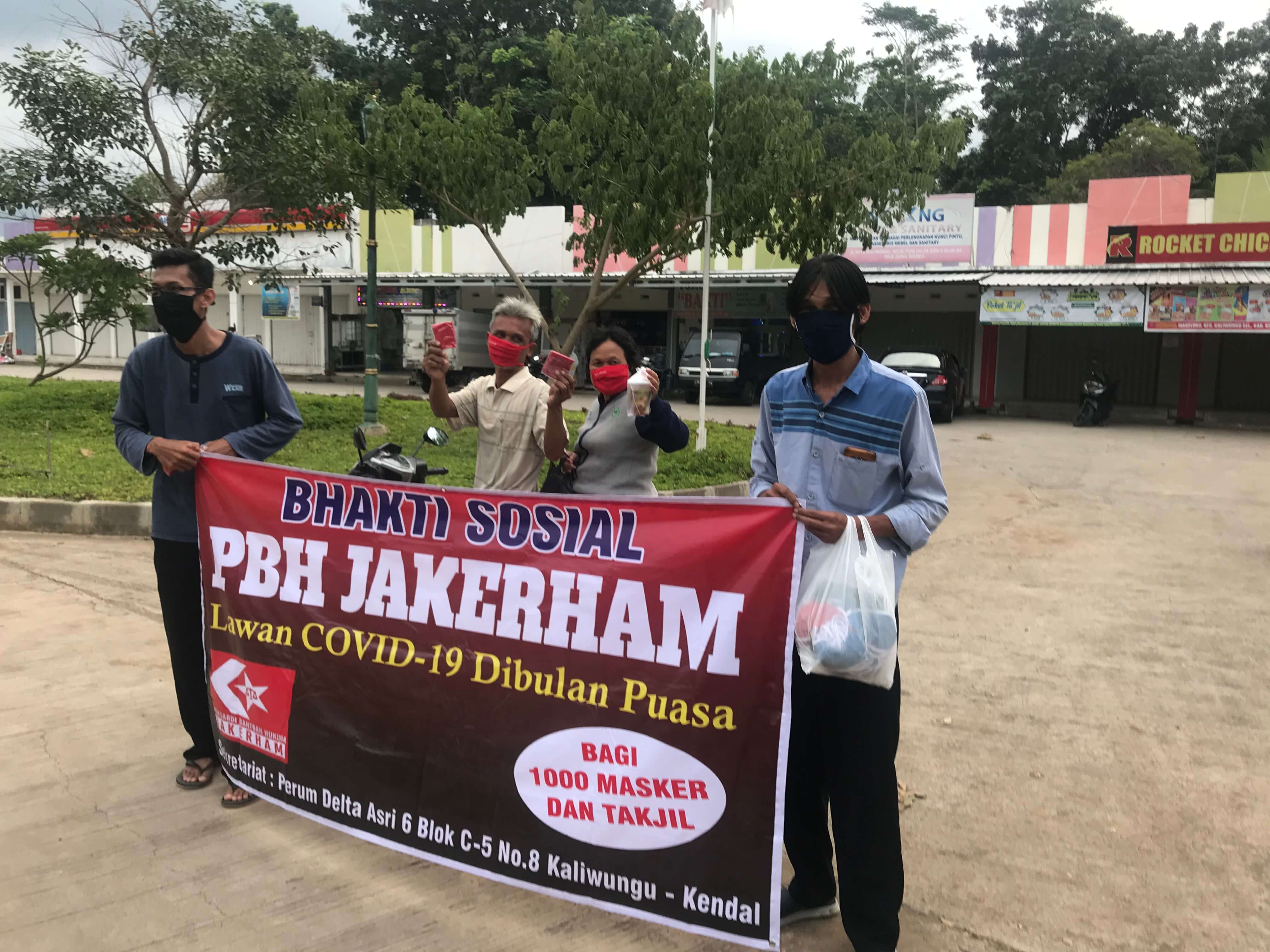 Bacabup Mas Falah Bersama PBH Jakerham Kendal Bagikan 1000 Masker Dan Takjil Buka Puasa