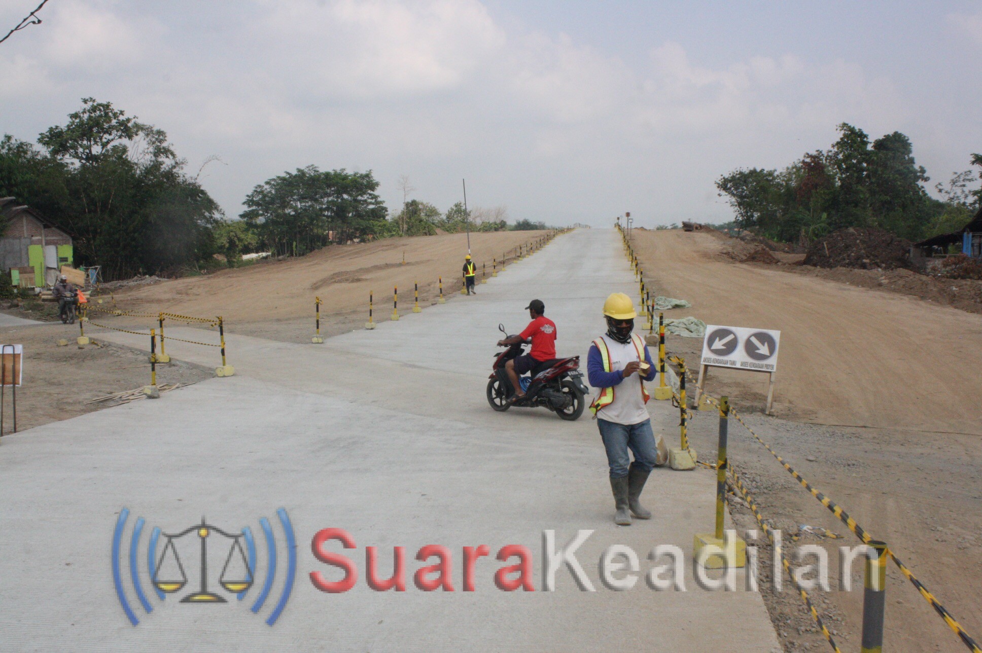 Lewati Persimpangan Warga, Tol Jalur Pemudik Di Kertomulyo Rawan Macet