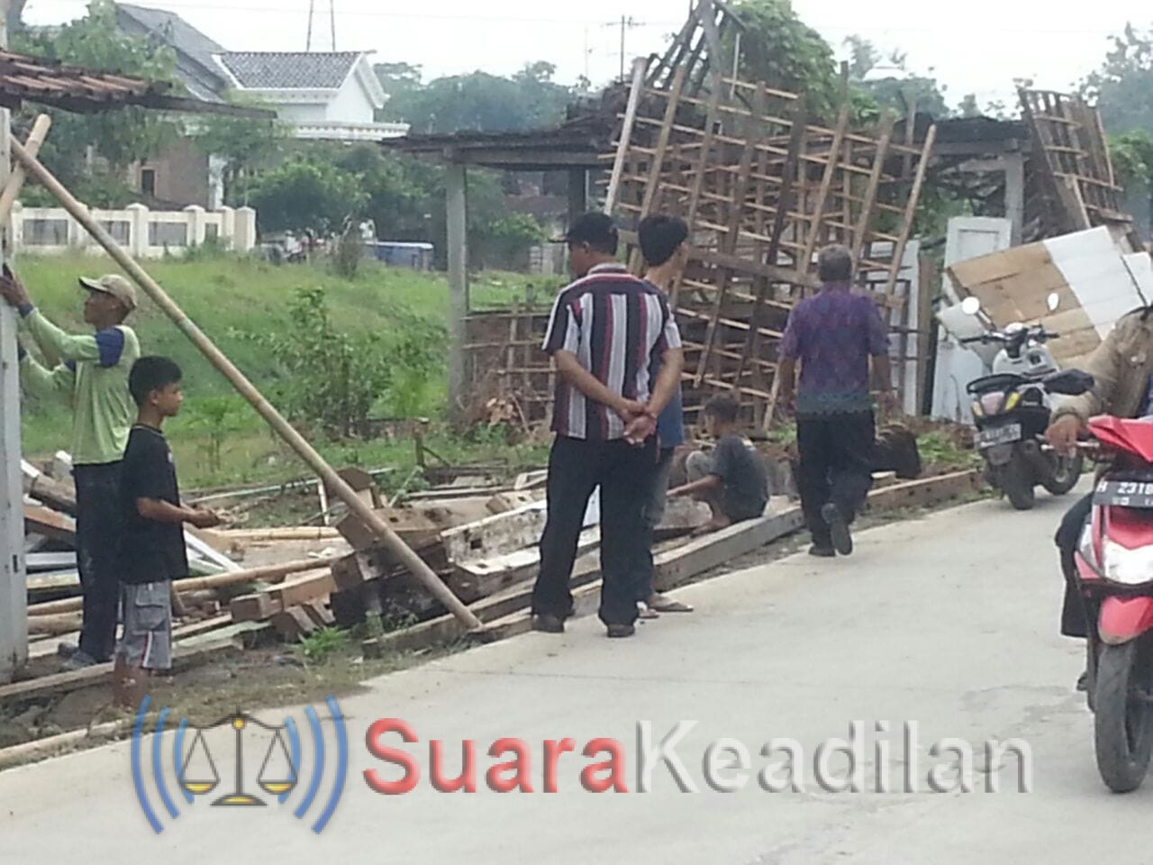 Ratusan Bangunan Liar Disepanjang Kali Bodri Kiri Ditertibkan