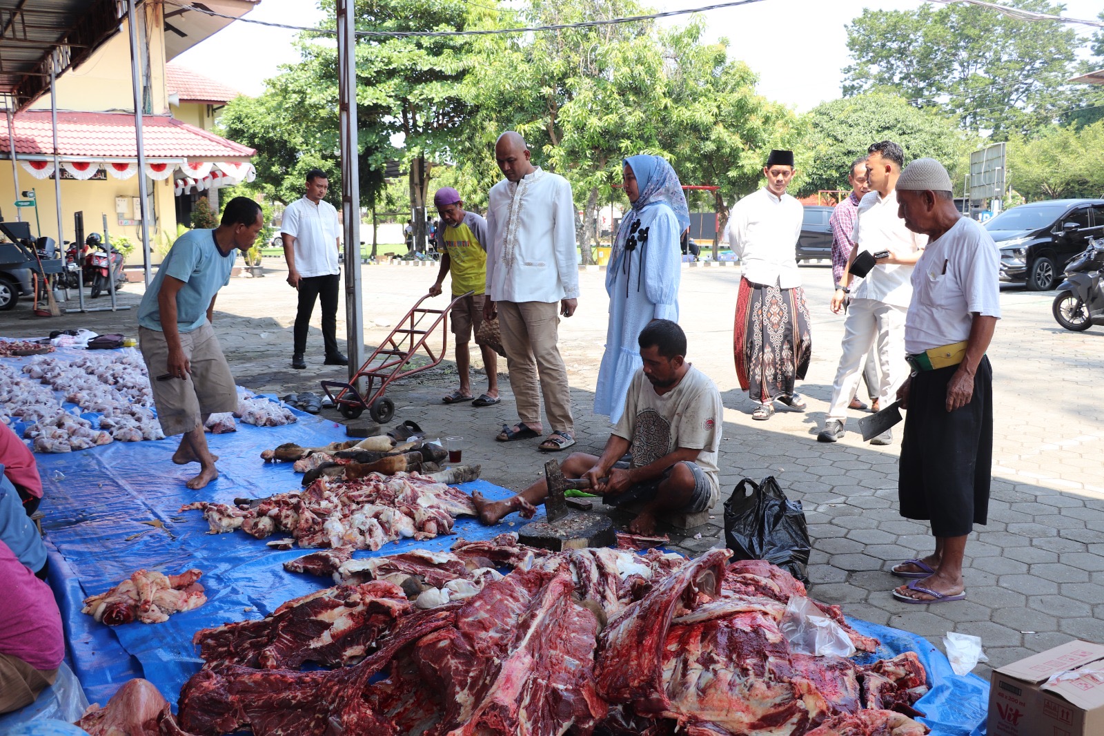 Usai Salat Idul Adha, Polres Kendal  Salurkan Hewan Qurban ke Ponpes dan Eks Napiter