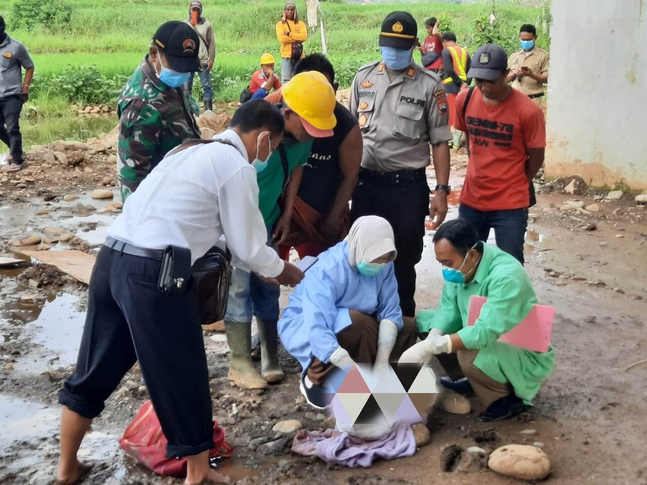 Mayat Bayi Laki-Laki Di Bawah Jembatan Tol Kalikuto, Gegerkan Warga Gringsing