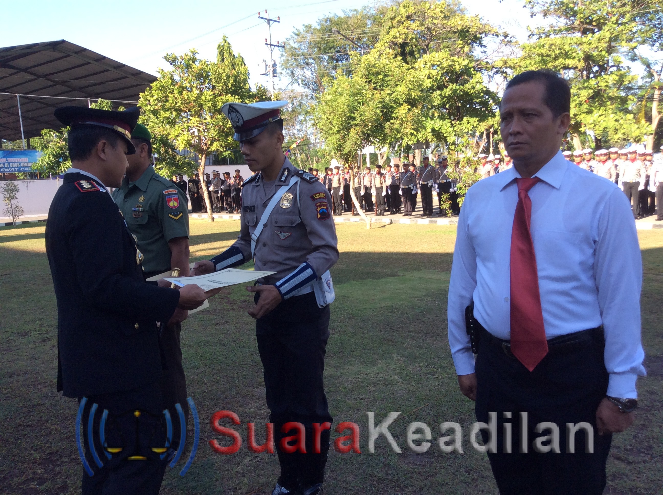 Polres Kendal Berikan Penghargaannya Tiga Anggota Berprestasi