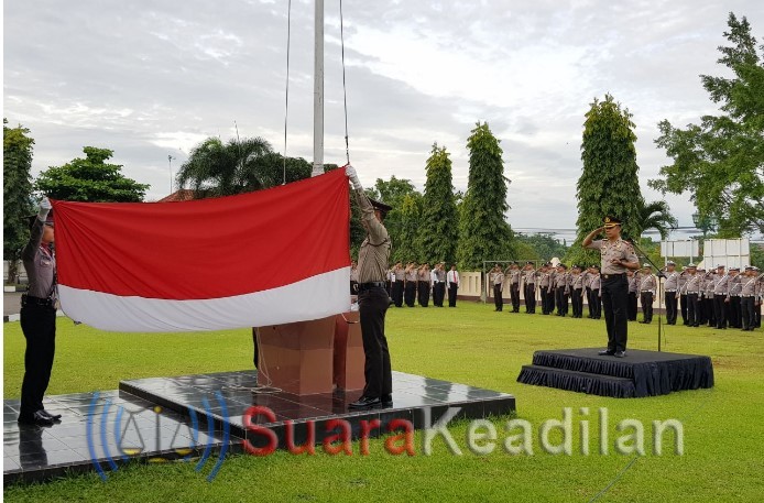 Kapolres Pekalongan Pimpin Upacara Bendera Bulanan Periode Januari 2018
