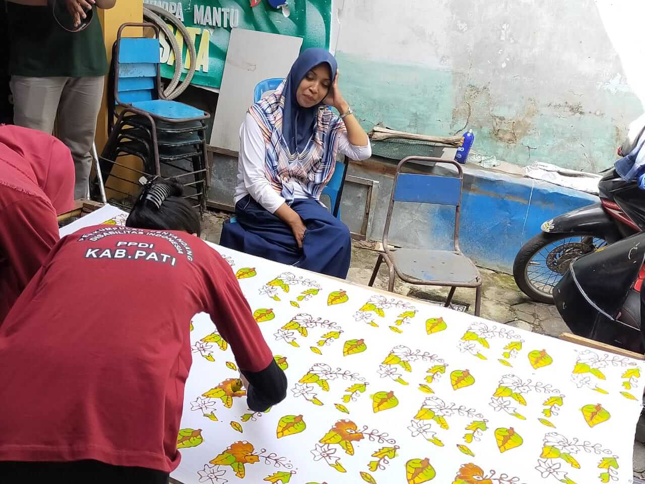Merasa Senasib, Difabel Blora Beri Pelatihan Membatik Difabel Pati