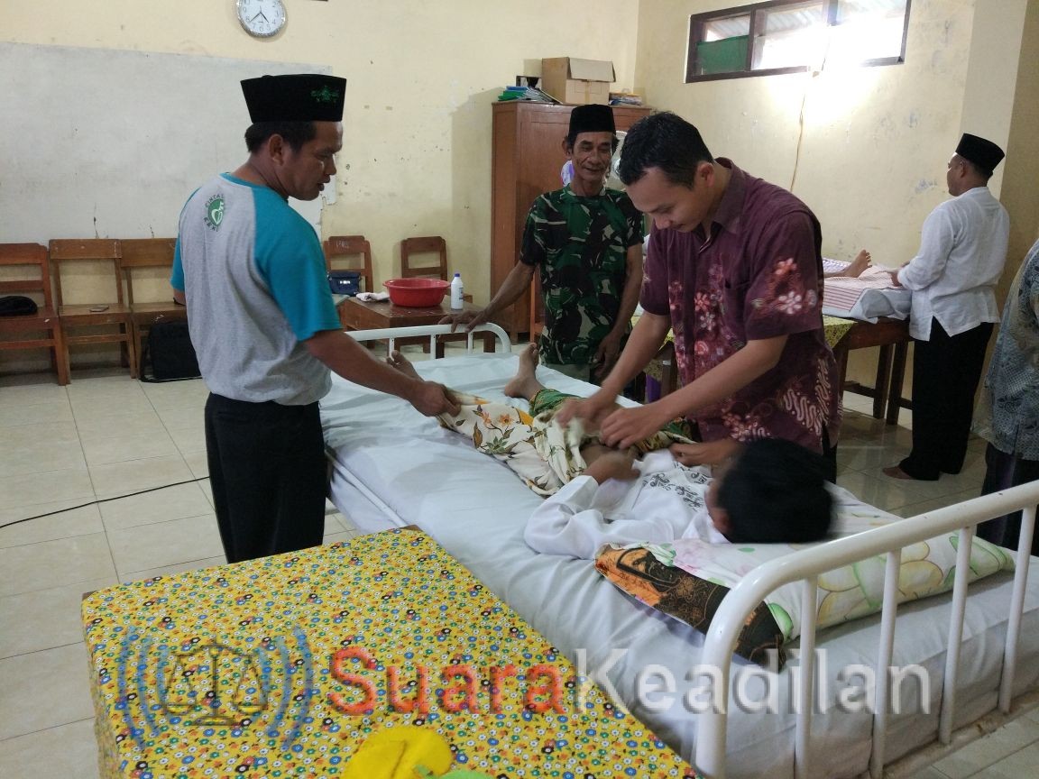 NU Care-Lazisnu Dan CDK Khitan 11 Anak di Brangsong