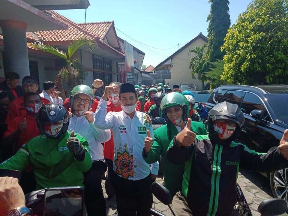 Pasangan TIM Daftar Ke KPU Diantar Ojol