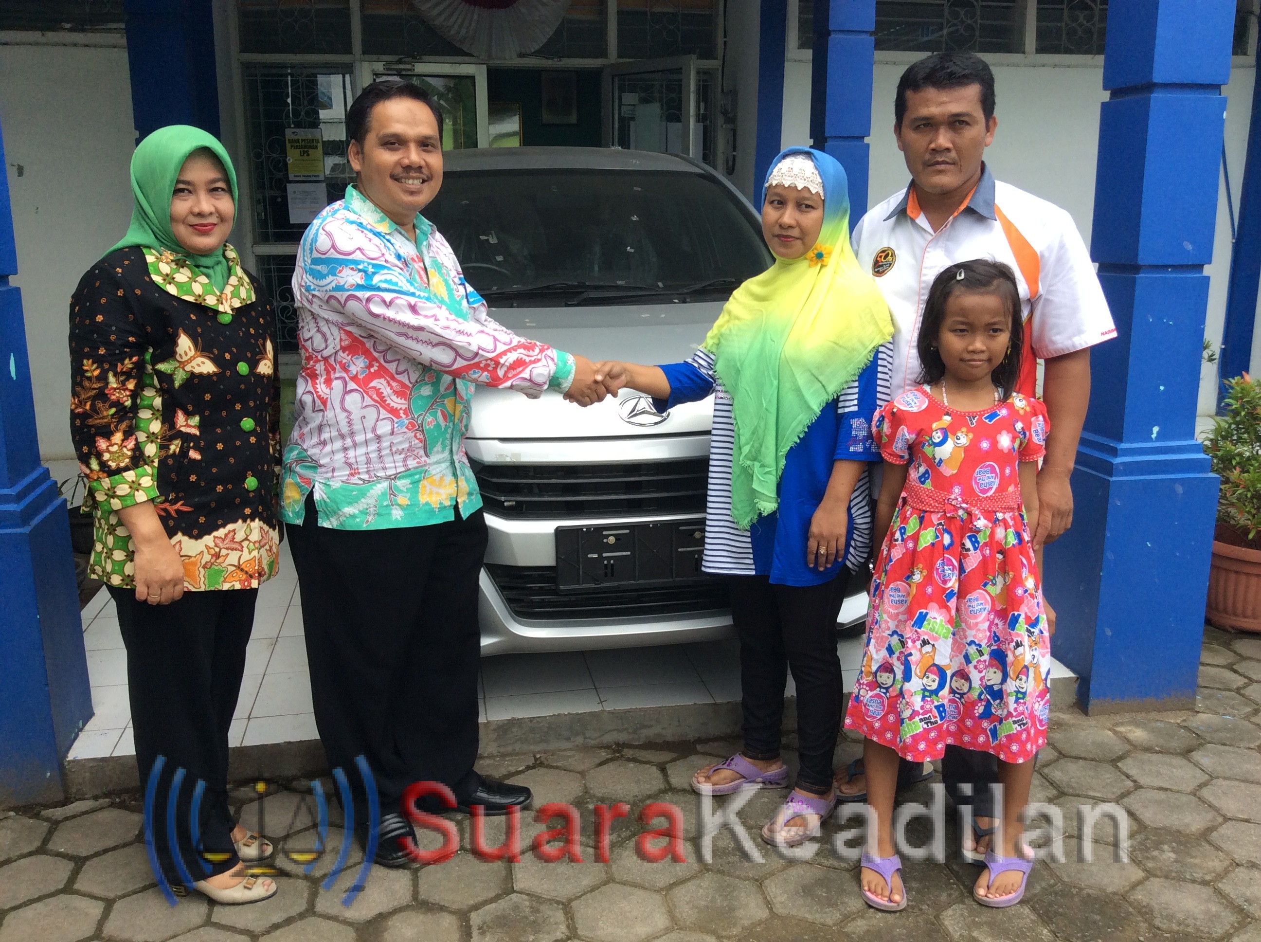 Karyawan Toko Dapat Ayla Dari Tamades BPR BKK Kendal