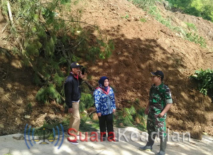 Dua Desa Terisolir Akibat Longsor di Kandangserang