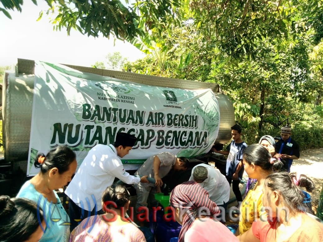 NU Care-Lazisnu Kendal Salurkan Bantuan Air Bersih
