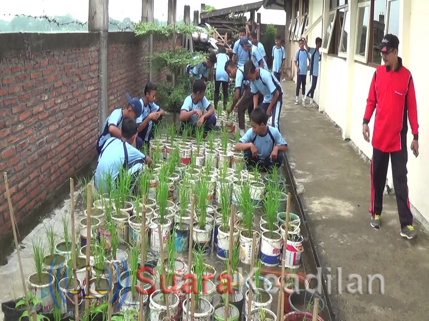 SMPN 4 Cepiring Galakan Jumat Bersih