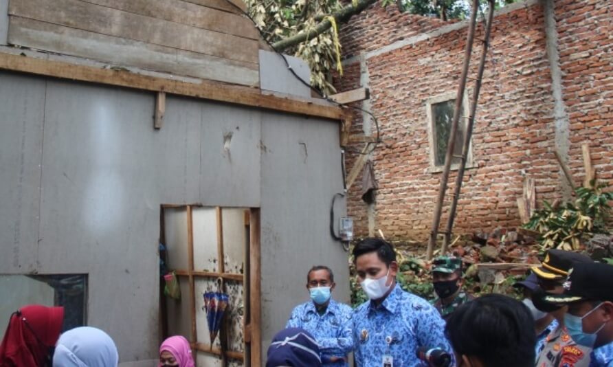 Datangi Korban Puting Beliung, Bupati Minta Warga Gotong-Royong