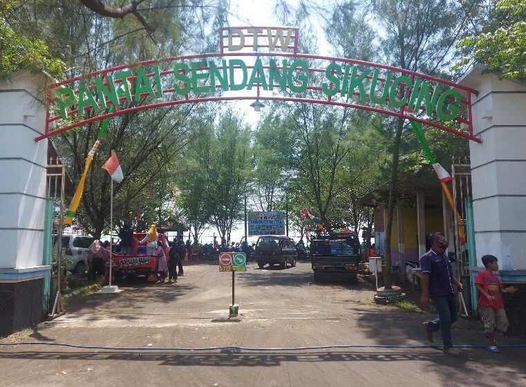 Pengunjung Pantai Sendangsikucing Meningkat, Pengelola Tetap Terapkan Prokes