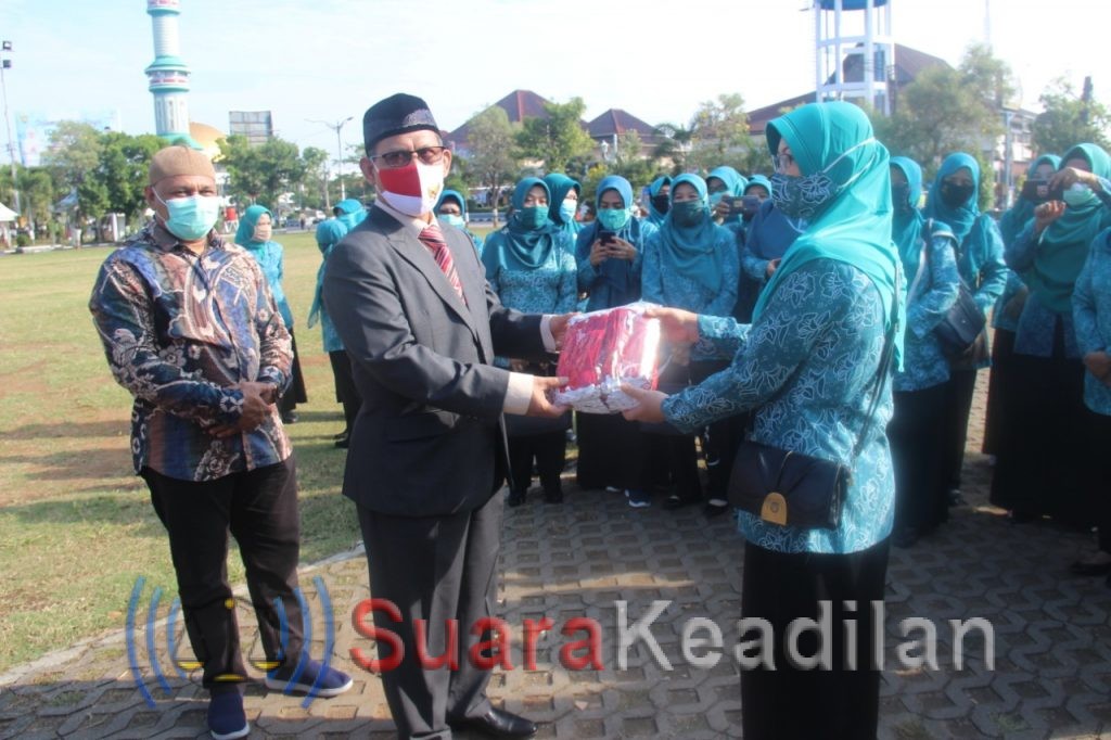PKK Kendal Bagikan 1000 Masker Ke Warga